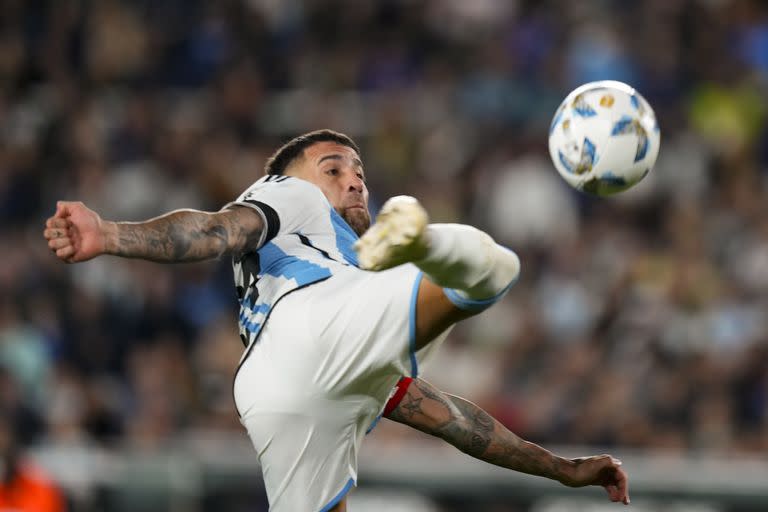 La pirueta de Nicolás Otamendi para darle el triunfo a la selección argentina ante Paraguay