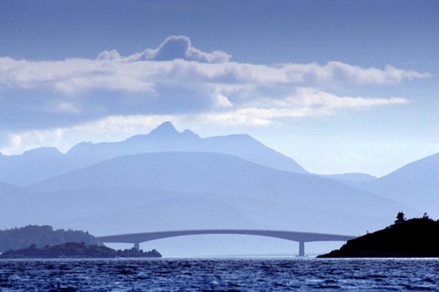 Call to join stunning Scottish independence march over Skye bridge