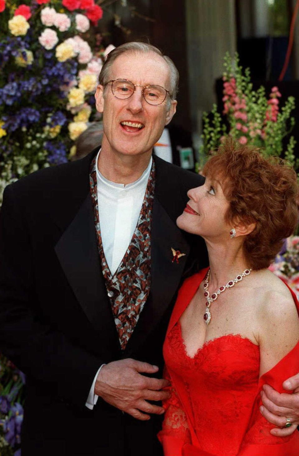 LOS ANGELES, UNITED STATES:  British actor James Cromwell (L), nominee for best supporting actor for his role as "Farmer Hoggit" in "Babe," and his wife Julie (R) arrive at the Dorothy Chandler Pavillion in Los Angeles 25 March for the 68th annual Academy awards. This is Cromwell's first nomination for an Oscar.             AFP PHOTO Vince Bucci (Photo credit should read KIM KULISH/AFP via Getty Images)