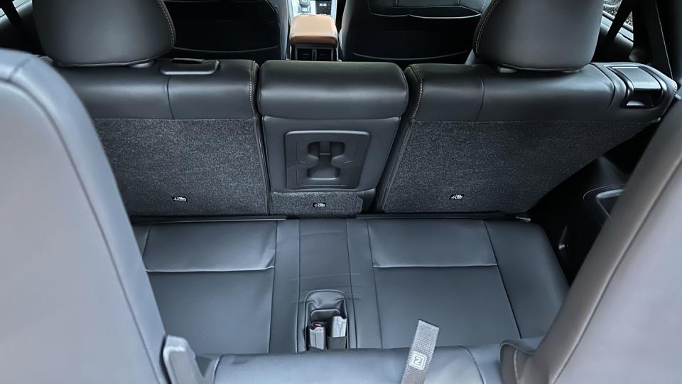 mitsubishi outlander third row seats