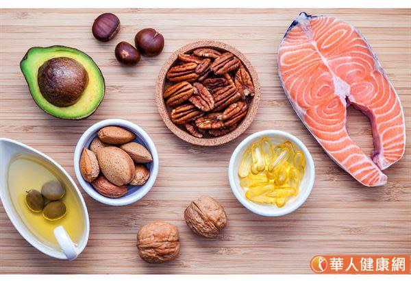 維生素B12含量較高的食物包括肝臟、海鮮，如果連蛋、奶都不吃，較容易發生攝取不足。