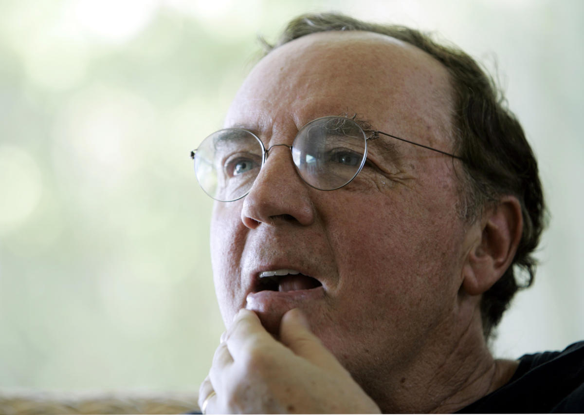 James Patterson Giving Cash to Bookstores - The New York Times