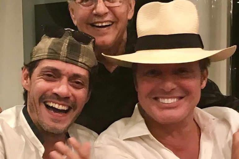 Hugo López junto a Luis Miguel y Marc Anthony