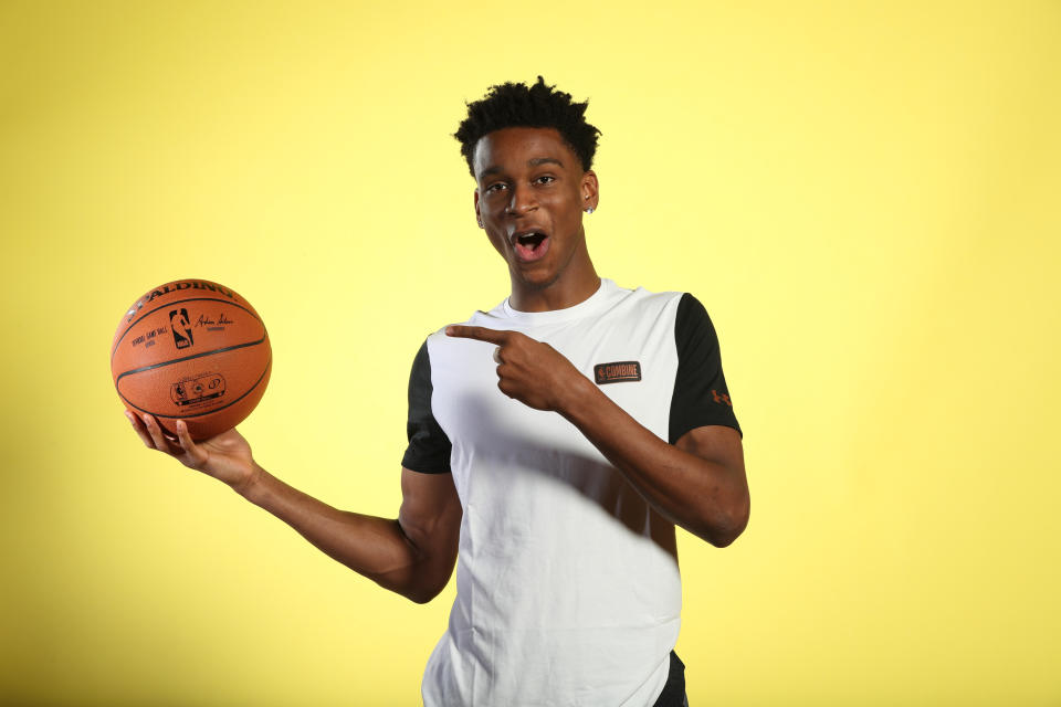 Shai Gilgeous-Alexander has excellent size for a point guard. (Getty)