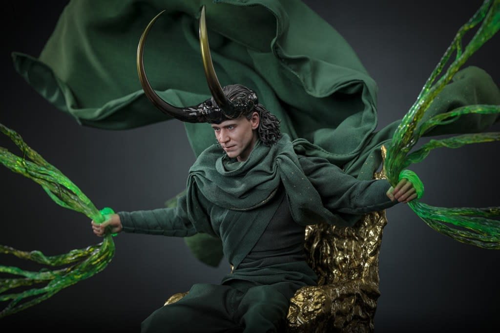 MCU God Loki Sixth Scale Figure Unveiled by Sideshow