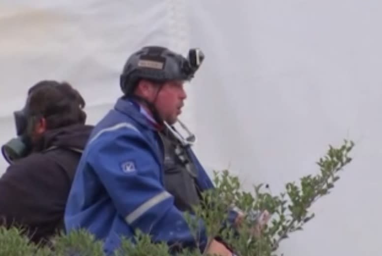 Guy Reffitt portó un casco con una cámara cuando irrumpió en el Capitolio de EEUU el  6 de enero de 2021. (Captura de video / CNN / Reuters)