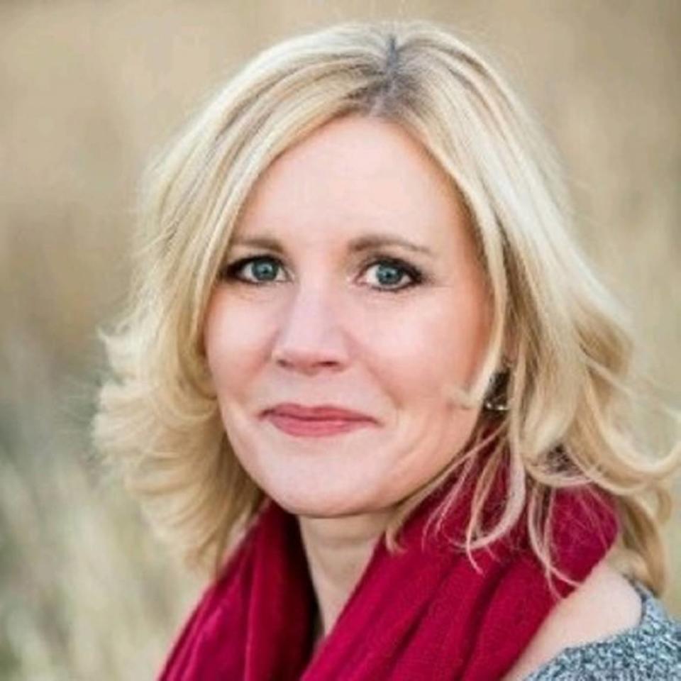 Jennifer Stapleton is currently the City Administrator for the city of Sandpoint, Idaho. She is currently a finalist being considered for Kennewick’s next city manager.