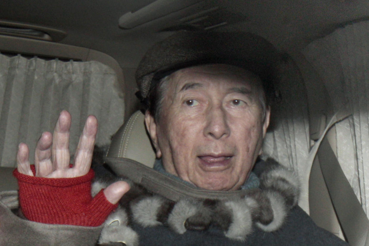 Macau casino magnate Stanley Ho waves as he sits in a car while leaving the house of Ina Chan un-Chan, his third wife, in Hong Kong January 27, 2011. Macau's gambling magnate Ho has filed a court claim against his children to recover his assets, according to a signed court document, in another U-turn in a feud over the ailing tycoon's empire.   REUTERS/Tyrone Siu (CHINA - Tags: CRIME LAW BUSINESS IMAGES OF THE DAY)