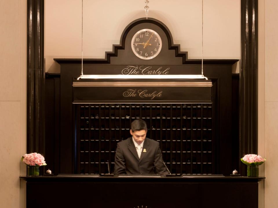 Carlyle Hotel - front desk