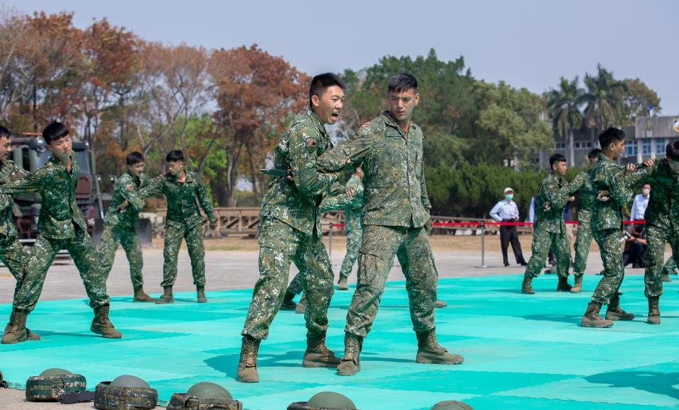 陸軍52工兵群演練近戰格鬥   圖：總統府提供