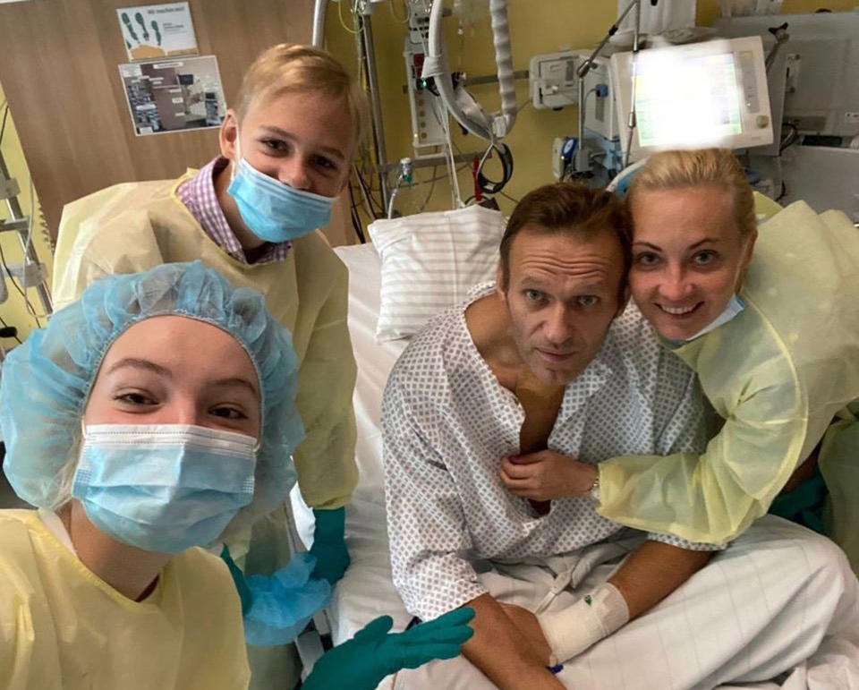 Image: Russian opposition leader Alexei Navalny posing for a selfie picture with his family at Berlin's Charite hospital (@navalny / AFP - Getty Images)