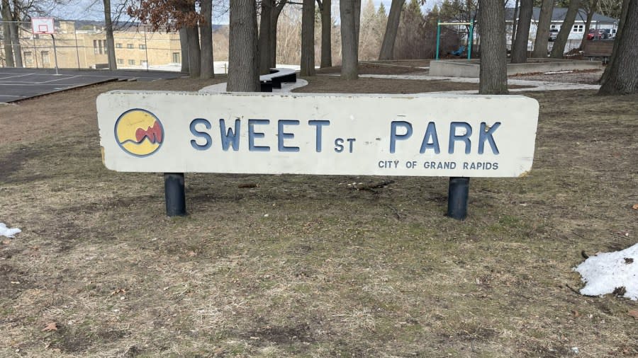 A photo of the signage for Sweet Street Park.