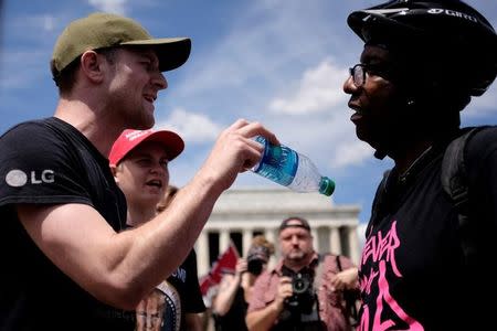 Don Folden, the founder of an African-American history tour company (R) argues with a man named Justin from western New York state during a demonstration organized by self-proclaimed White Nationalists and members of the "Alt-Right" which they described as a "Freedom of Speech" rally at the Lincoln Memorial in Washington, U.S. June 25, 2017. REUTERS/James Lawler Duggan