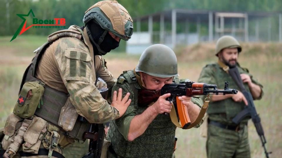 A fighter from Russian Wagner mercenary group conducts training for Belarusian soldiers on a range near the town of Osipovichi, Belarus July 14, 2023 in this still image taken from handout video.