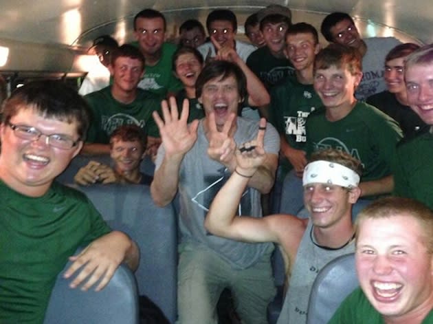 Jim Carrey mugs on the Pella baseball bus — Twitter