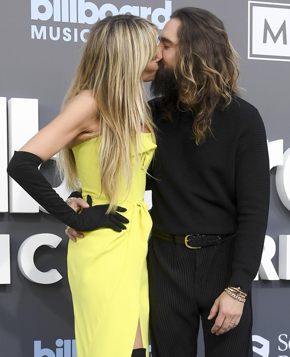 <p>Klum was happy to plant one on her husband as they hit the carpet. </p>