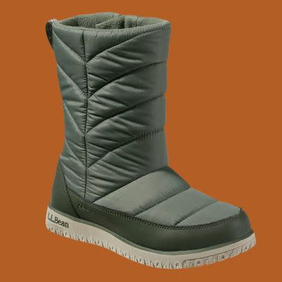 A pair of women's quilted insulated boots (22% off)