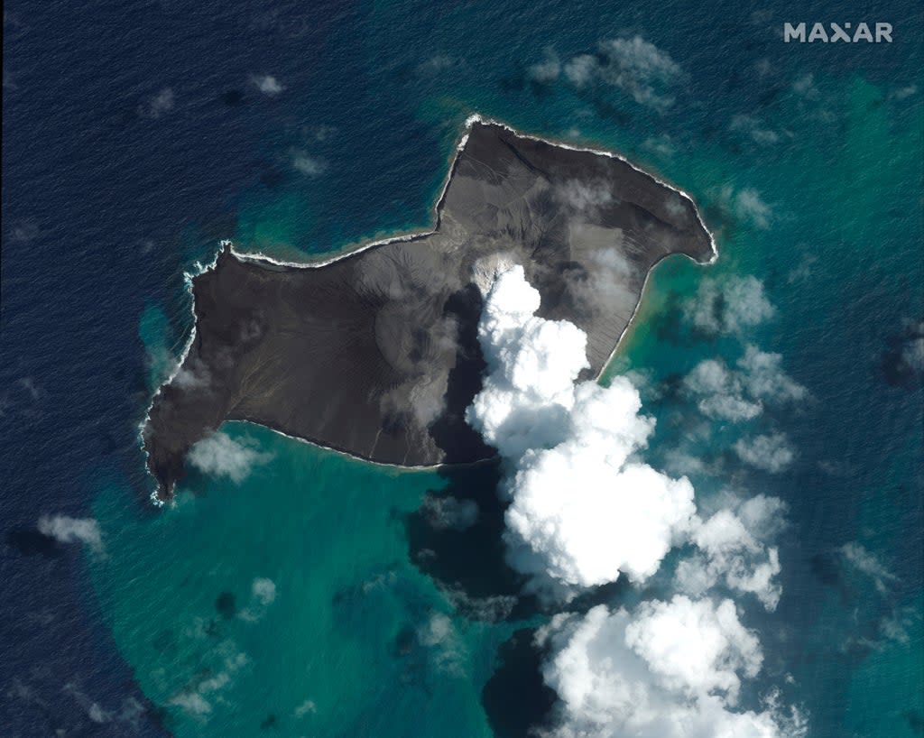 Tonga Volcano Eruption Explainer (Satellite image ©2022 Maxar Technologies)