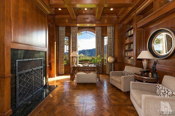 Britney Spears, the New ‘Queen of Vegas,’ Buys $7.4 Million L.A. Mountain Retreat