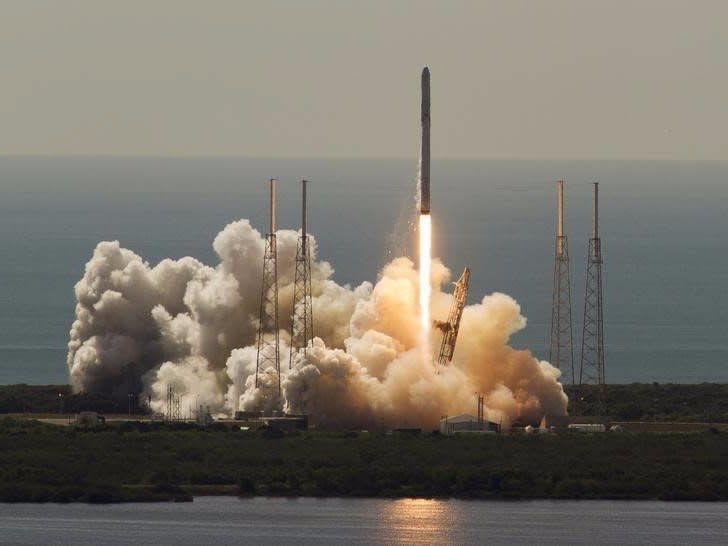 An unmanned SpaceX Falcon 9 rocket launches from Cape Canaveral, Florida, June 28, 2015. REUTERS/Mike Brown