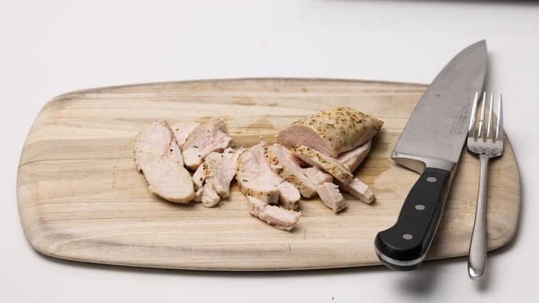 sliced chicken on chopping board