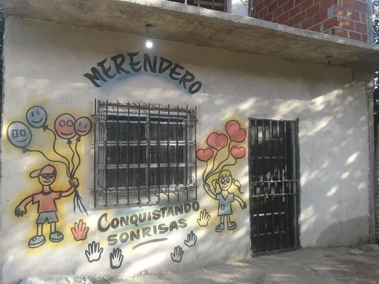 Conquistando Sonrisas es uno de los comedores que cerró sus puertas en Lanús, pero que reabrió una vez a la semana tras una publicación de LA NACION