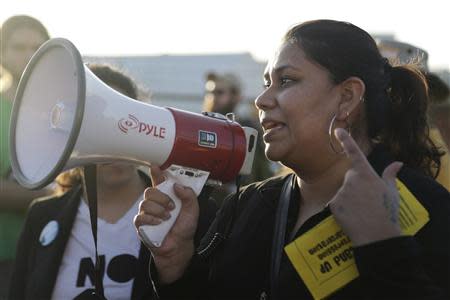 Veronica Noriega, whose husband Ramon Mendozo Pascual, is on hunger strike, rallies with immigrants rights supporters outside the US Immigration Customs Enforcement (ICE) Northwest Detention Center in Tacoma, Washington on March 11, 2014. REUTERS/Jason Redmond