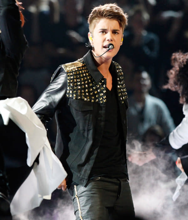 Justin Bieber Performs ‘Boyfriend’ On ‘The Voice’ Season Finale