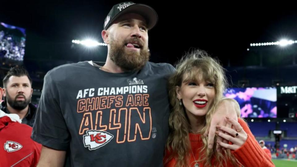 凱爾斯（Travis Kelce）發誓將贏下超級盃，跟奪下葛萊美獎的泰勒絲（Taylor Swift）一起帶回獎盃。（圖／翻攝自《紐約郵報》）