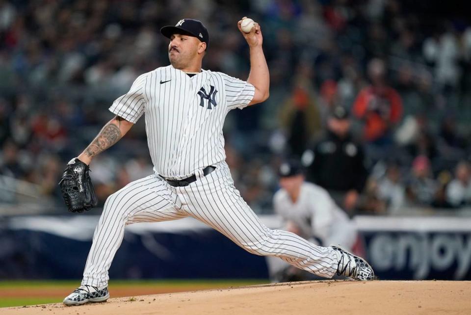 El abridor de los Yankees Néstor Cortés lanza en el primer inning del partido ante los Astros de Houston, celebrado el 23 de octubre de 2022 en Nueva York.