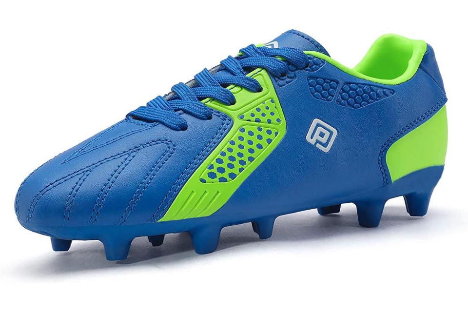 DREAM PAIRS Boys Girls Soccer Football Cleats Shoes(Toddler/Little Kid/Big Kid). (Photo: Amazon SG)