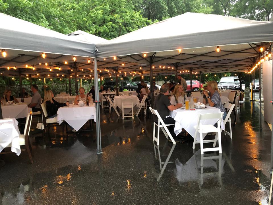 Outdoor dining at Cenzino in Oakland