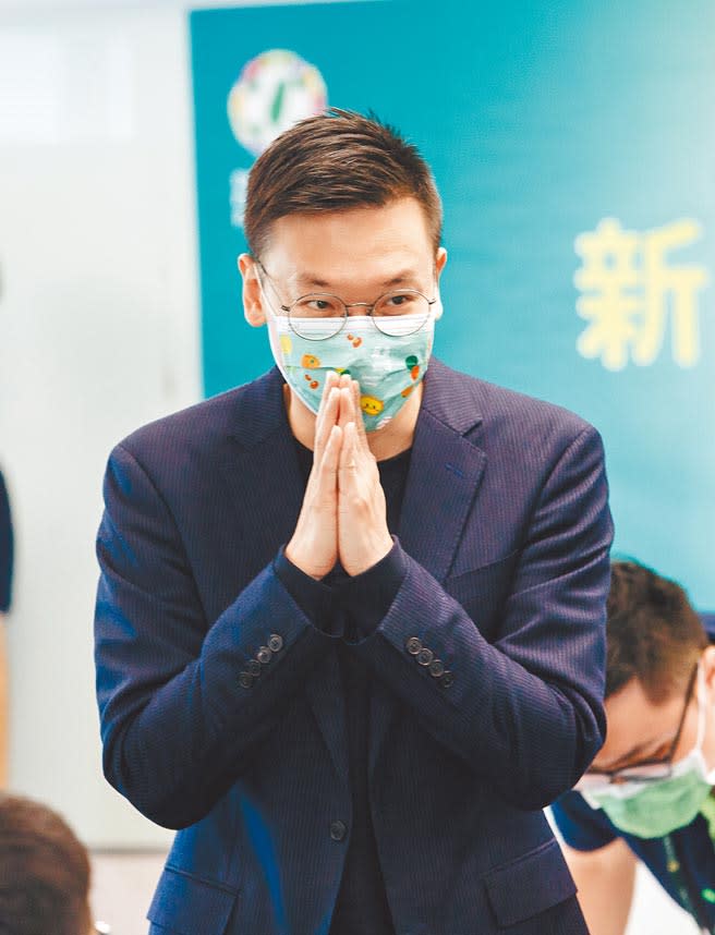 民進黨副秘書長林飛帆（前）6日出席「新南向在台灣冬令營」開幕式時表示，藻礁公投不是環境和經濟的對抗，而是環保思維的權衡。(郭吉銓攝)