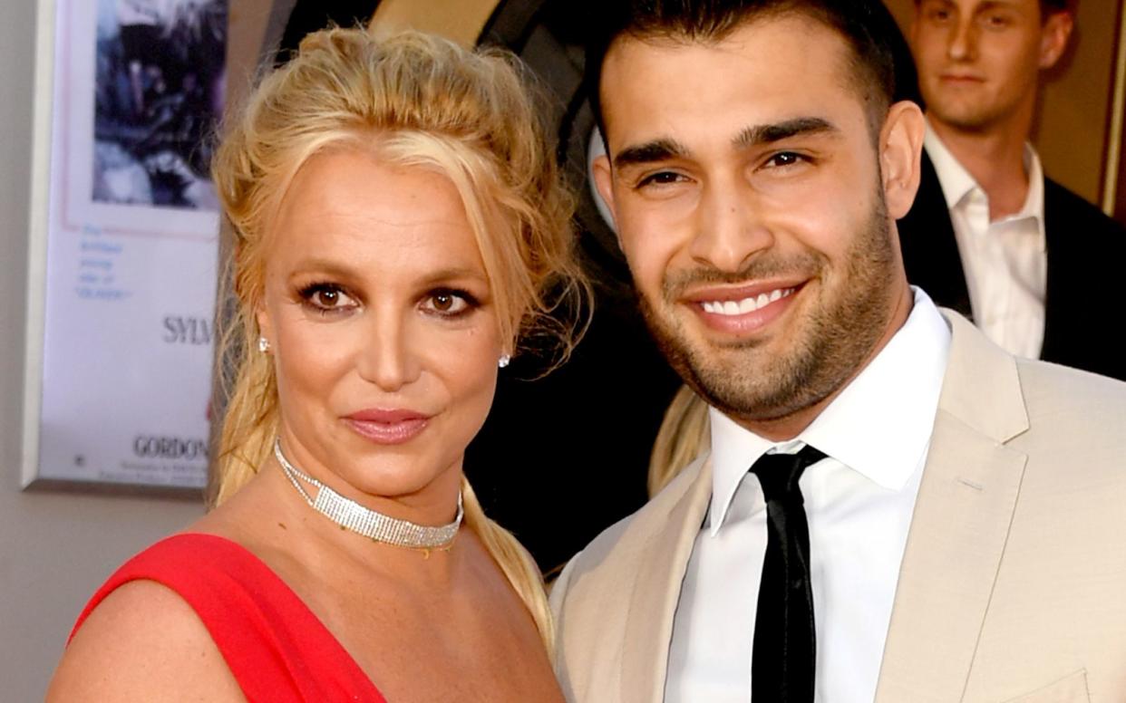 "Nach sechs Jahren der Liebe und des Engagements füreinander haben meine Frau und ich beschlossen, unseren gemeinsamen Weg zu beenden", heißt es in einer Instagram-Story von Sam Asghari. Das iranische Model war seit 2022 mit Britney Spears verheiratet. (Bild: 2019 Getty Images/Kevin Winter)