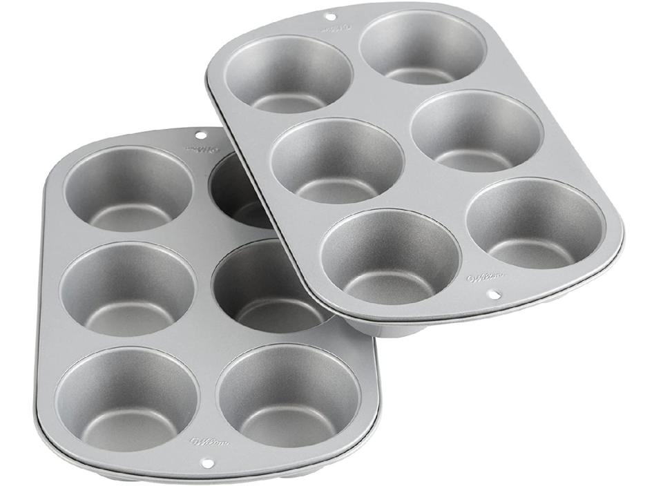 Making a hearty breakfast muffin won’t be hard with these muffin pans. (Source: Amazon)
