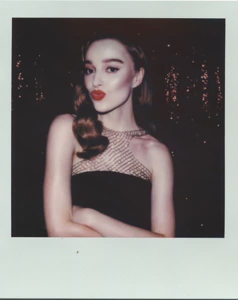 Phoebe Dynevor pour Charlotte Tilbury