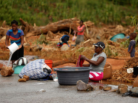 Women wash clothing in the river as they clean up after Cyclone Idai in Chimanimani, Zimbabwe, March 22, 2019. REUTERS/Philimon Bulawayo