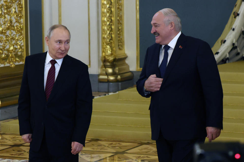 Wladimir Putin (L) und Alexander Lukaschenko im Mai 2023 (Photo by Contributor/Getty Images)