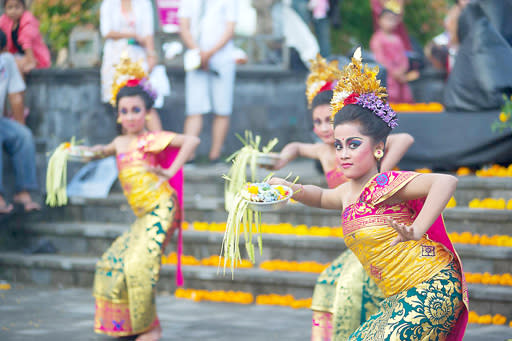 Pendet Dance: Three young girls perform the traditional Balinese welcome dance Pendet.