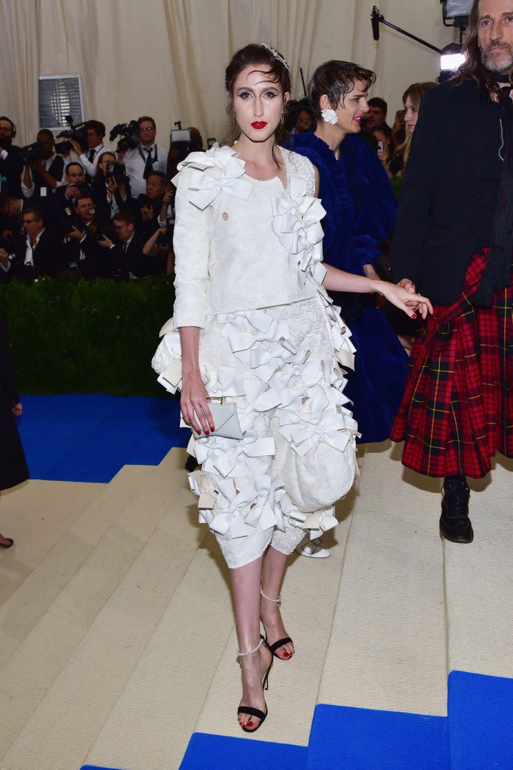 Anna Cleveland also wore Comme des Garçons. (Photo: Sean Zanni/Patrick McMullan via Getty Images)