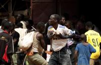 People are seen looting in Bangui, the capital of Central African Republic, December 10, 2013. The French army said it has restored some stability in the capital of Central African Republic after battling gunmen on Monday in an operation to disarm rival Muslim and Christian fighters responsible for killing hundreds since last week. REUTERS/Emmanuel Braun (CENTRAL AFRICAN REPUBLIC - Tags: CIVIL UNREST POLITICS RELIGION CONFLICT)