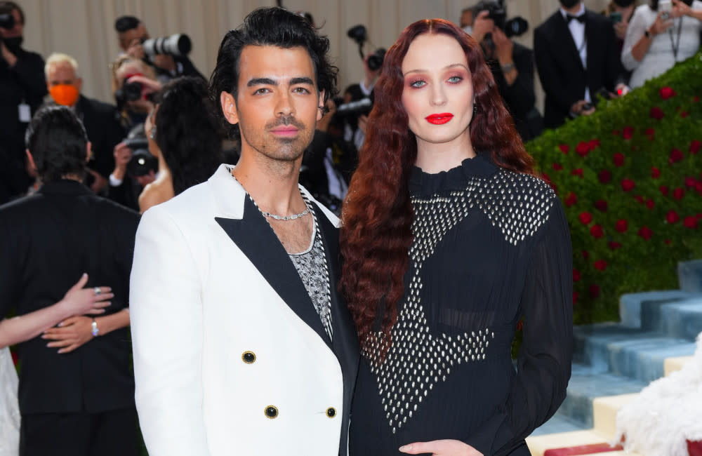 Joe Jonas y Sophie Turner en la Met Gala de Nueva York credit:Bang Showbiz