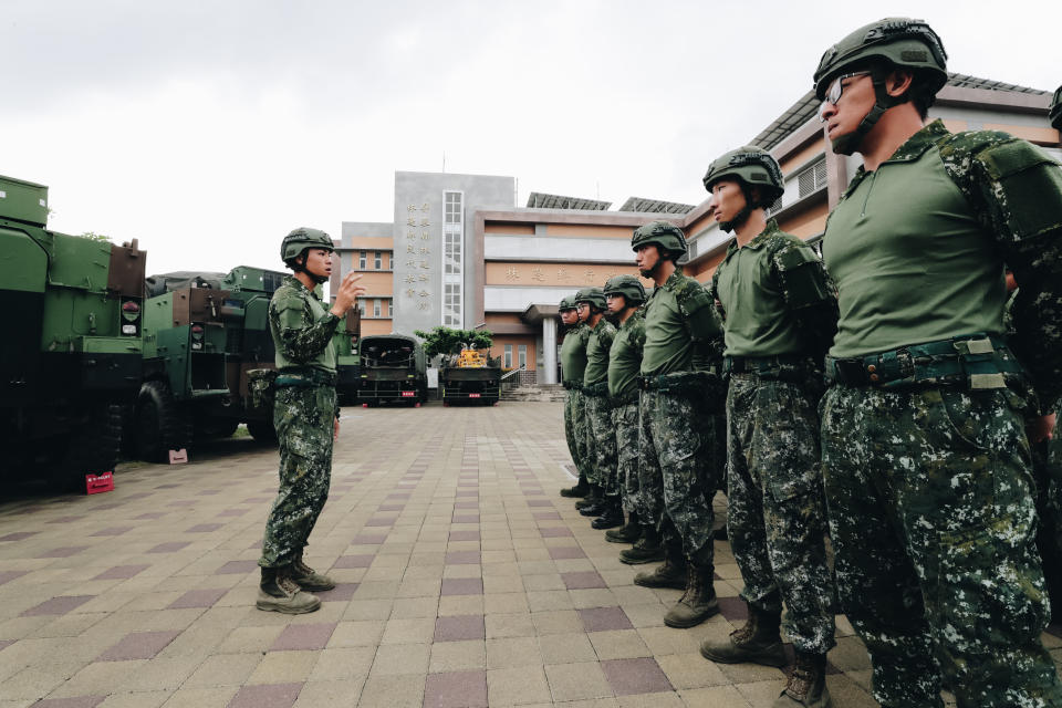 ▲國軍救災服裝首度亮相，正式名稱為「透氣戰鬥衫」。（圖／軍聞社提供,）