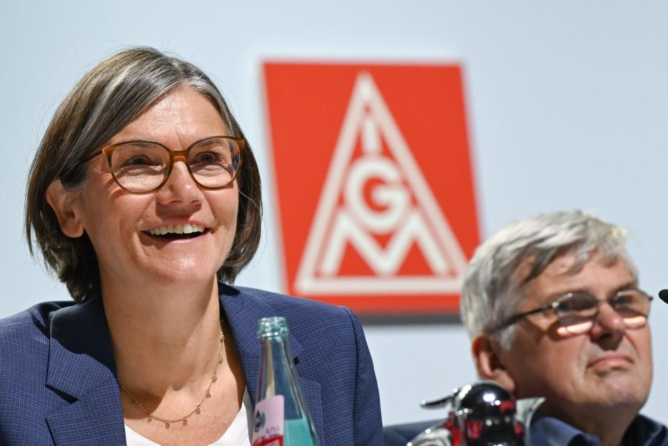 Christiane Benner (l.), ist seit Montag neue Chefin der IG-Metall.  - Copyright: dpa