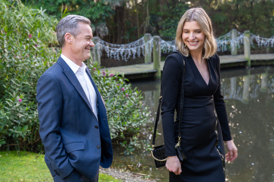 paul robinson and chelsea murphy in neighbours