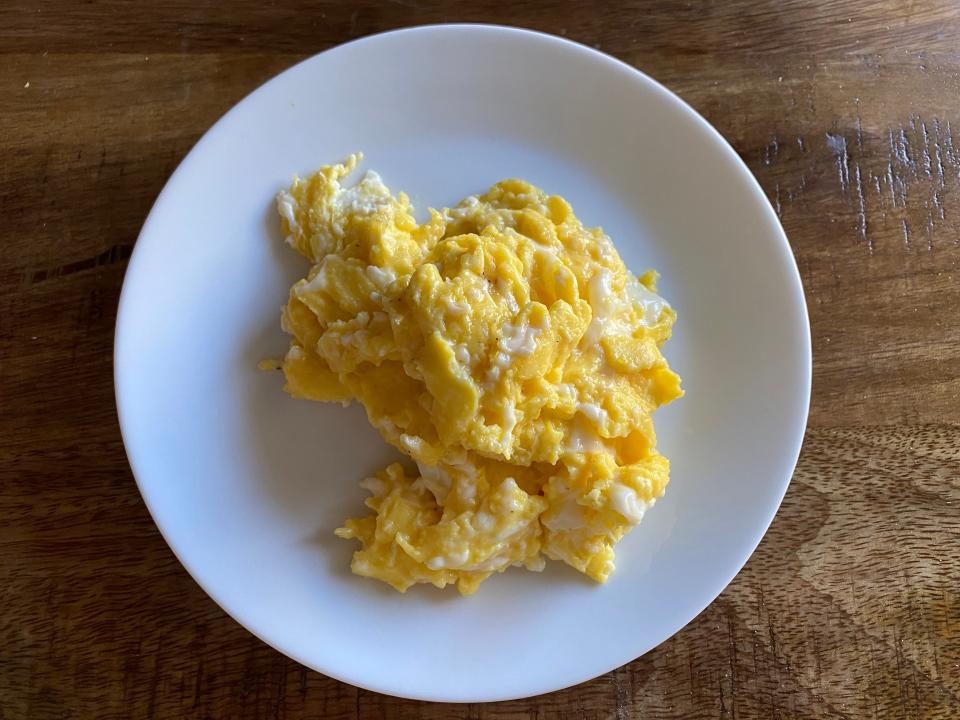 plate of scrambled eggs prepared with seltzer water