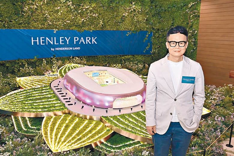 林達民指，HENLEY PARK銷售中心設啟德體育園模型。