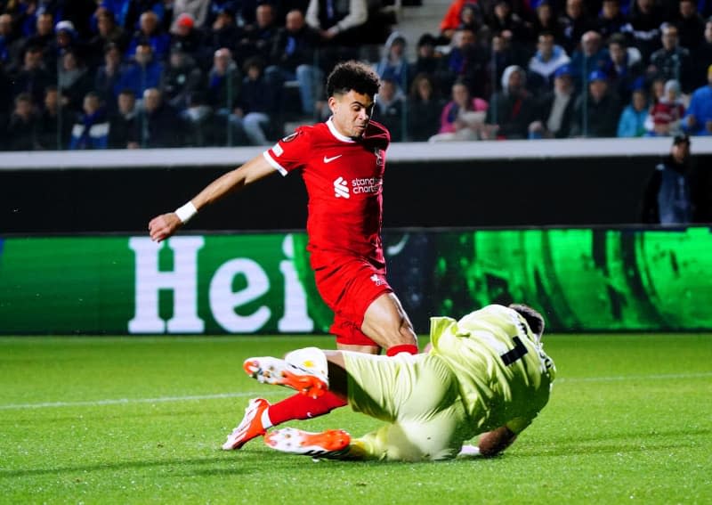 Atalanta goalkeeper Juan Musso saves at the feet of Liverpool's Luis Diaz during the UEFA Europa League, quarter-final second leg soccer match between Atalanta and Liverpool at the Gewiss Stadium. Luca Rossini/PA Wire/dpa