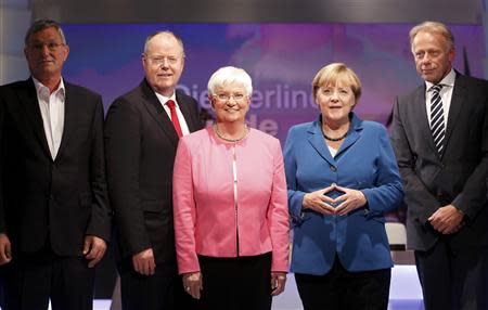 Die Linke top candidate Bernd Riexinger, Social Democratic Party (SPD) top candidate Peer Steinbrueck, Christian Social Union (CSU) Bundestag faction leader Gerda Hasselfeldt, Christian Democratic Union (CDU) party leader and German Chancellor Angela Merkel and Greens (Die Gruenen) top candidate Juergen Trittin (L-R) pose after a TV discussion regarding the German general election (Bundestagswahl) results, at the ZDF studios in Berlin September 22, 2013. REUTERS/Ina Fassbender