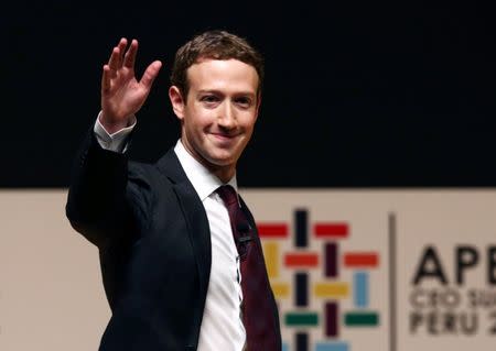 Facebook founder Mark Zuckerberg waves to the audience during a meeting of the APEC (Asia-Pacific Economic Cooperation) Ceo Summit in Lima, Peru, November 19, 2016. REUTERS/Mariana Bazo/Files